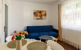 Apartament Corina cu parcare